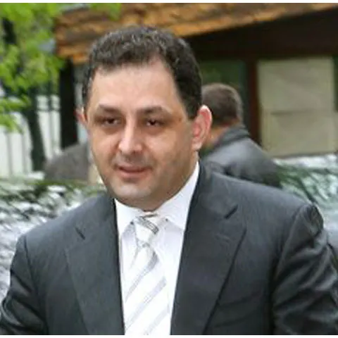 Vanghelie se pregăteşte de campanie cu fondurile romilor