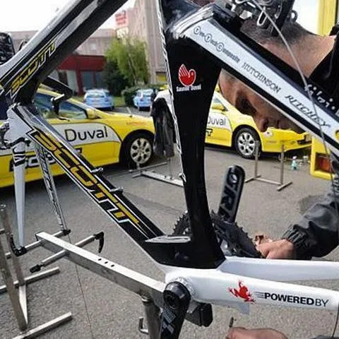 Un pensionar a inventat o bicicletă cu roţi triunghiulare