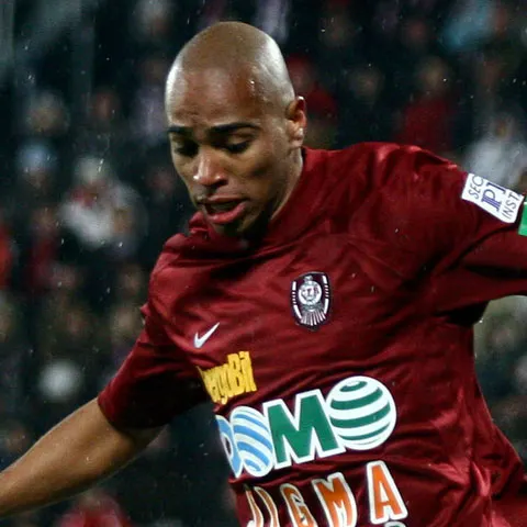 CFR Cluj: Iuliu Mureşan şi Răzvan Zamfir au fost în Portugalia pentru a negocia transferul lui Pereira la Benfica