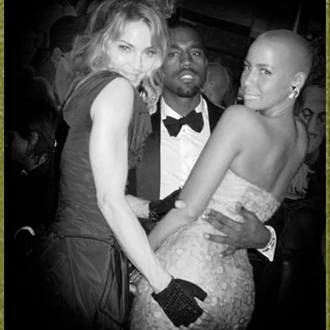 Madonna, cu mâna pe fundul iubitei lui Kanye West
