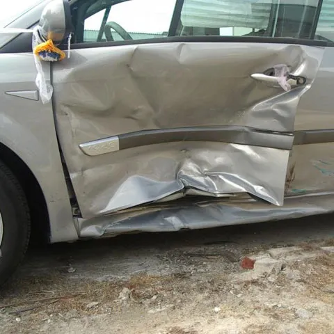 Cum poţi să iei bani dacă maşina ta este implicată într-un accident cu autor necunoscut în UE
