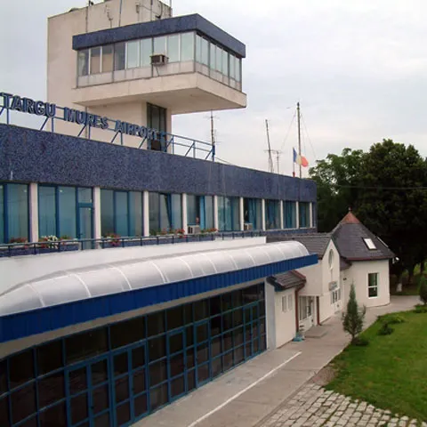 Aeroportul din Târgu Mureş a fost redeschis, lucrările de reparaţii la pistă fiind finalizate