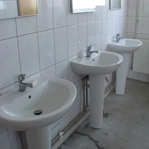 Turiştii străini se plâng de lipsa grupurilor sanitare din zonele turistice din România