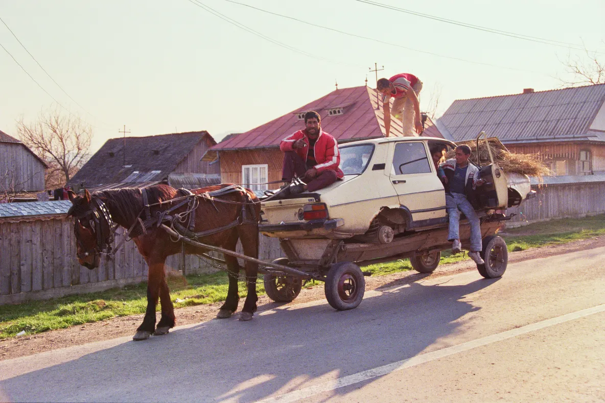Calul, căruţa şi dacia