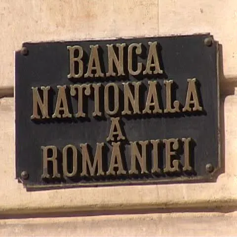 BNR neagă că băncile străine îşi retrag banii din România