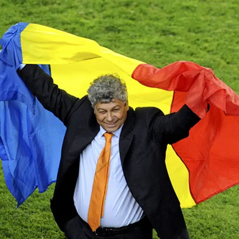 Mircea Lucescu a fluturat steagul României pe podiumul de premiere