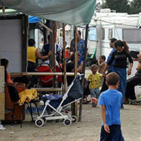 20 de romi români din Pisa au instalat corturi într-un loc public, cerând să fie repatriaţi