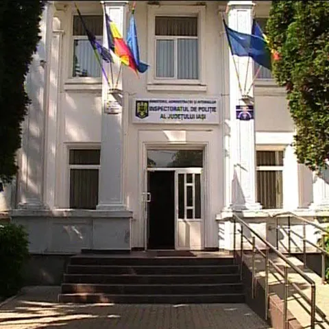 Două echipe de jurnalişti din Iaşi au fost atacate cu pietre şi cărămizi