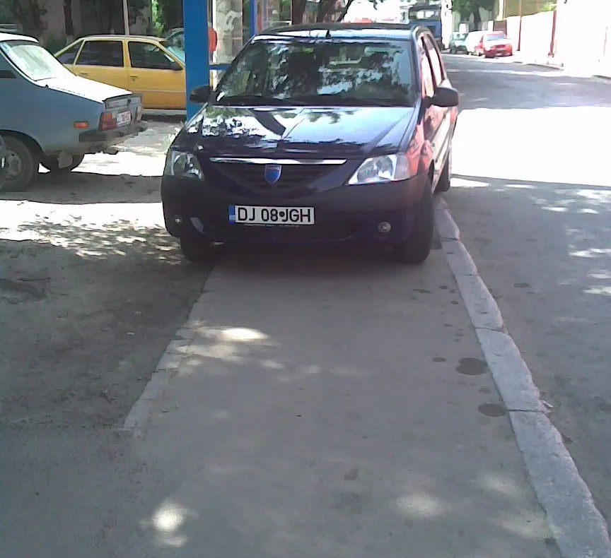 Autoturism parcat neregulamentar