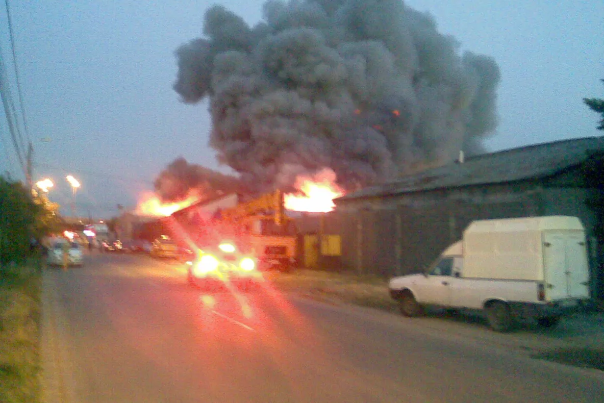 Un depozit de vopsele din Timişoara a luat foc