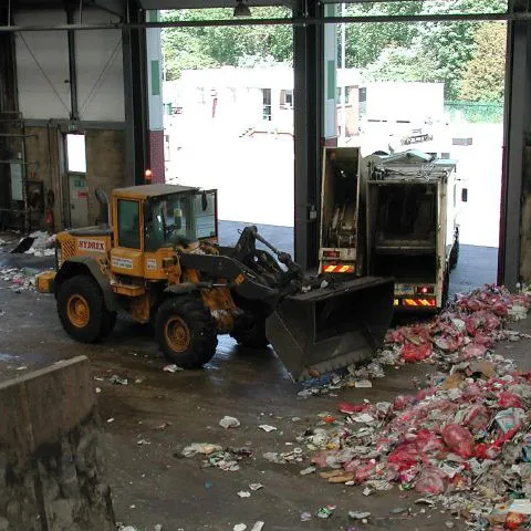 Autorităţile din zona Buzaielor au pus în funcţiune o staţie de sortare pentru deşeuri reciclabile