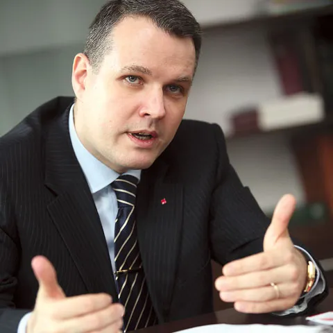 În aceeaşi zi în care a fost confirmată gripa porcină în România, Bazac a criticat Programul Stării de Sănătate derulat în 2007