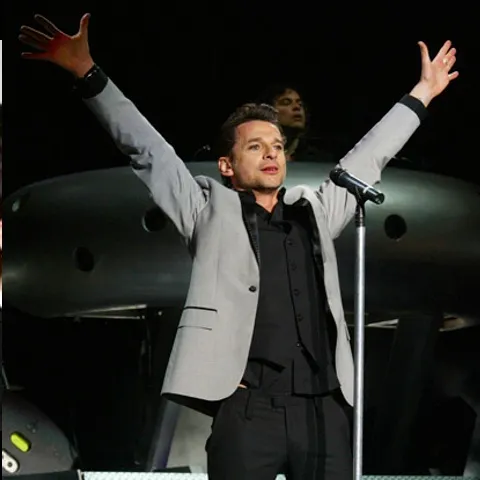 Depeche Mode reia turneul "Tour of the Universe". Dave Gahan a fost operat