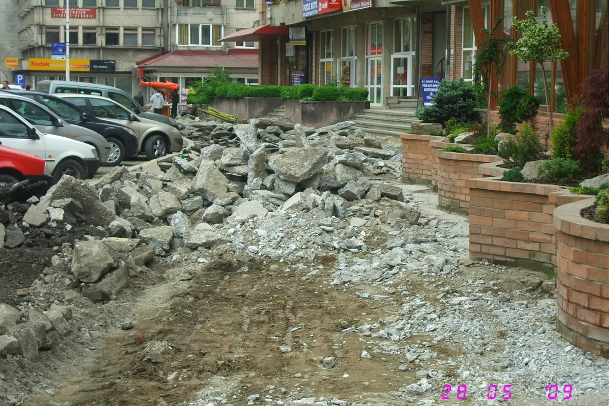 Centrul oraşului Câmpulung, în reparaţii