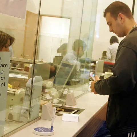 Doar 10% dintre unităţile bancare au pază umană, spun reprezentanţii poliţiei