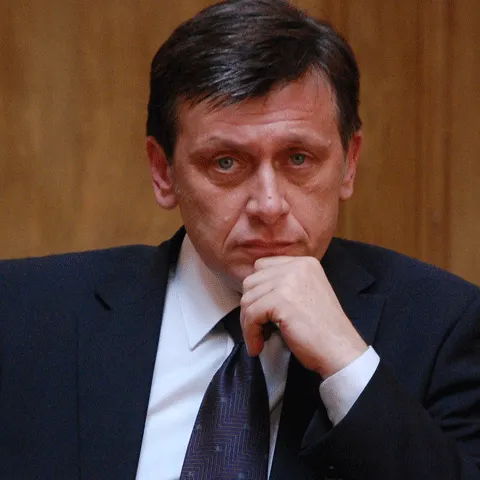 Crin Antonescu: România este o ţară care a făcut vedete din toate pipiţele