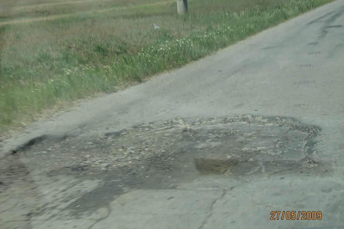 Localitatea Cuza Vodă şi Gura Ialomiţei - drumul judeţean 213, plin de gropi