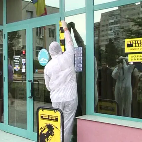Criminaliştii au întocmit portretele robot ale hoţilor de la banca jefuită din Constanţa