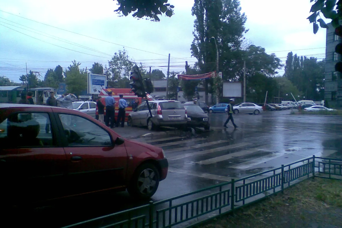 Accident rutier în Capitală - intersecţia străzilor Sibiu cu b-dul Timişoara