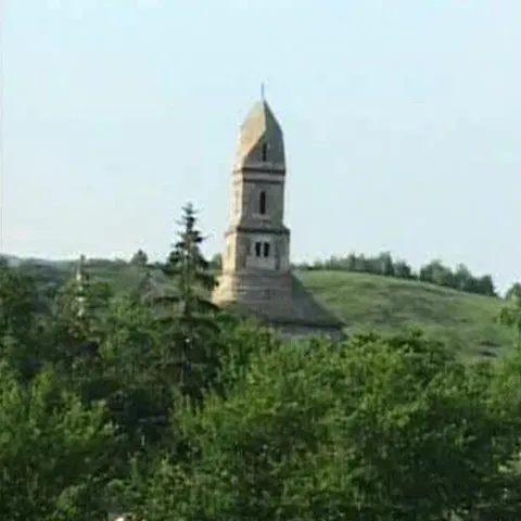 Ţara Haţegului se întinde pe 1.300 de kilometri pătraţi, între patru masive muntoase
