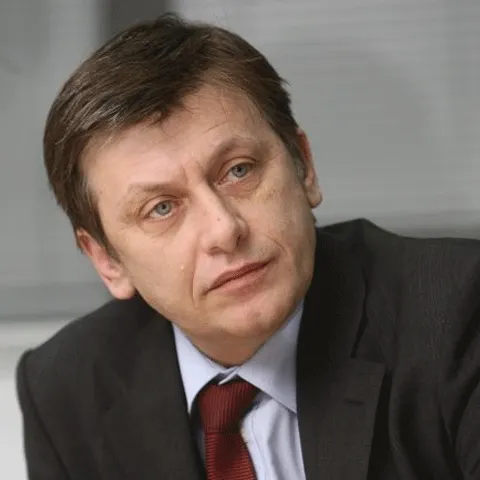 Antonescu: România e condusă de două haite, ce încearcă să împartă România ca şi cum ar fi moşia lor