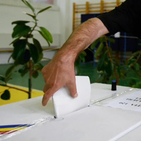 Un număr de 89.373 de cetăţeni români vor să voteze în statul unde îşi au domiciliul sau reşedinţa