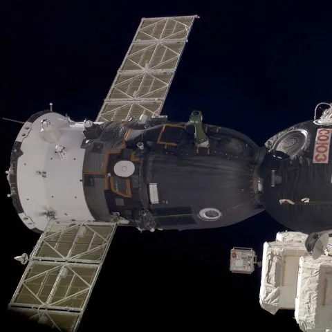 Vineri a avut loc prima ieşire în spaţiu a astronauţilor de pe Soyuz