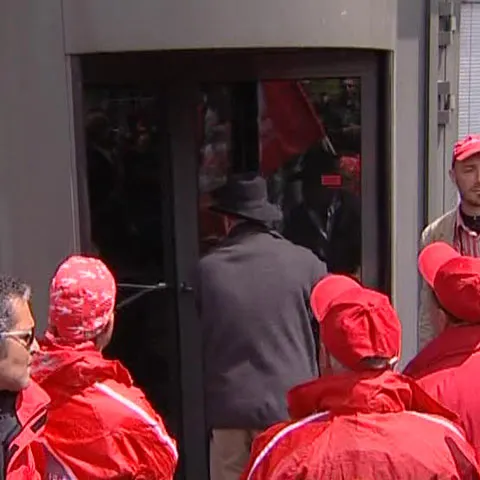 Sute de muncitori ai Fiat au protestat la Bruxelles faţă de concedierea a cinci colegi