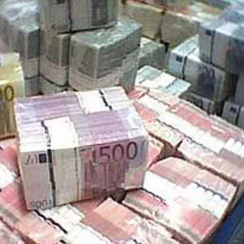 Deficitul comercial s-a redus cu 61,6% în aprilie faţă de luna similară din 2008, la 835,1 milioane euro