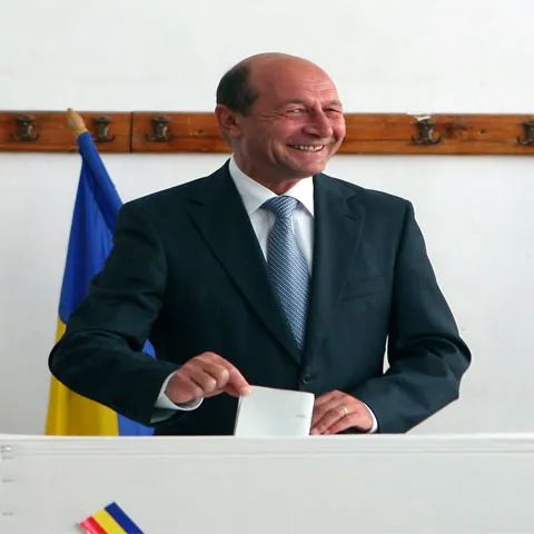 Băsescu: Salut intenţia lui Geoană de a demisiona din CSAT - NU SE PUBLICA SI NU SE STERGE