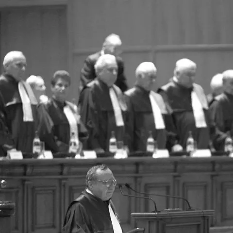 CCR: O hotărâre judecătorească contrară legii nu mai poate fi contestată pe calea recursului