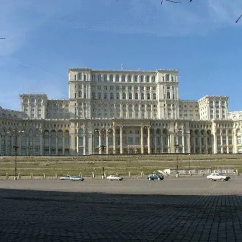 Udrea vrea să dărâme zidul Palatului Parlamentului pentru a face zona mai turistică