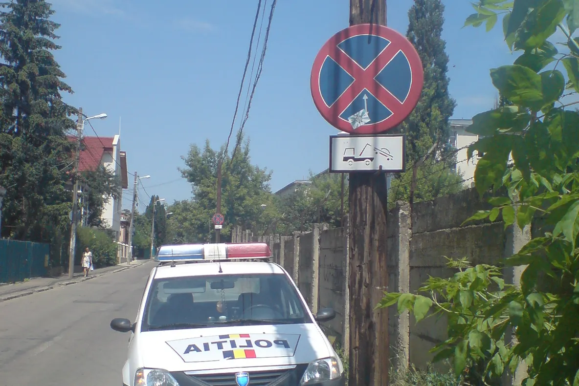 Poliţia nu respectă regulile de circulaţie