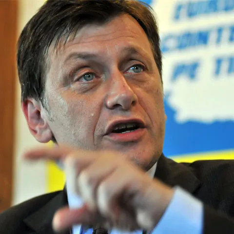 Antonescu: PNL va sesiza Avocatul Poporului pe OUG care dă dreptul Guvernului să abroge legile