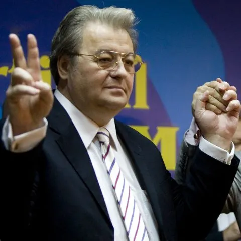 Vadim Tudor către Traian Băsescu: Vă fac premier când ajung preşedinte