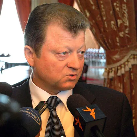 Comuniştii moldoveni vor să schimbe regulile jocului electoral înainte de alegerile anticipate