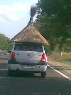 Cu umbrela, către mare