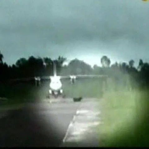 Un avion a ieşit de pe pistă la aterizare, în Indonezia