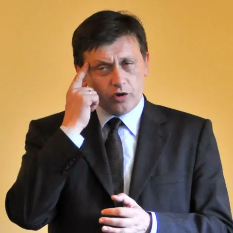 Liberalii nu retrag moţiunea simplă pentru publicarea Acordului cu FMI