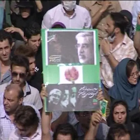 Un mort şi mai mulţi răniţi în timpul manifestaţiilor de la Teheran