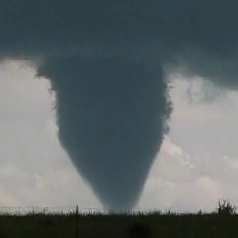 Vreme extremă în SUA: Grindină, tornade şi inundaţii