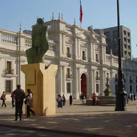 Câteva sute de chilieni datornici la bănci s-au bătut cu poliţia, la Santiago de Chile