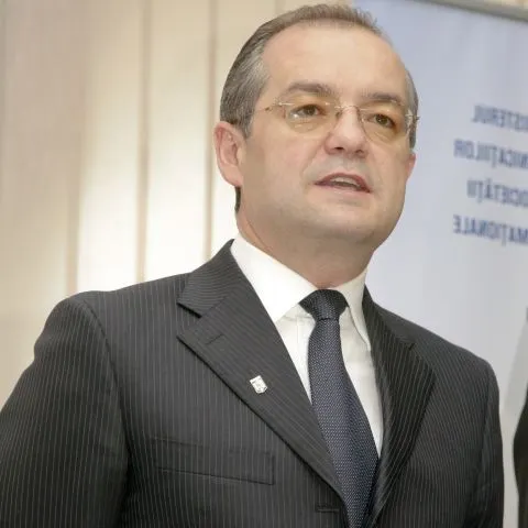 Cabinetul Boc îşi angajează răspunderea, astăzi, în faţa Parlamentului, pe Codurile Civil şi Penal