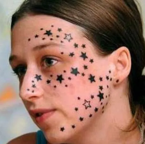 Adolescenta cu stele tatuate pe faţă recunoaşte că a minţit, de frica tatălui