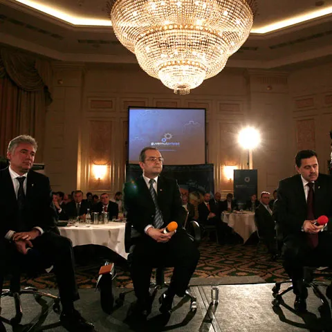 8 milioane de euro - averea miniştrilor din Guvernul Boc, aflaţi în atenţia ANI