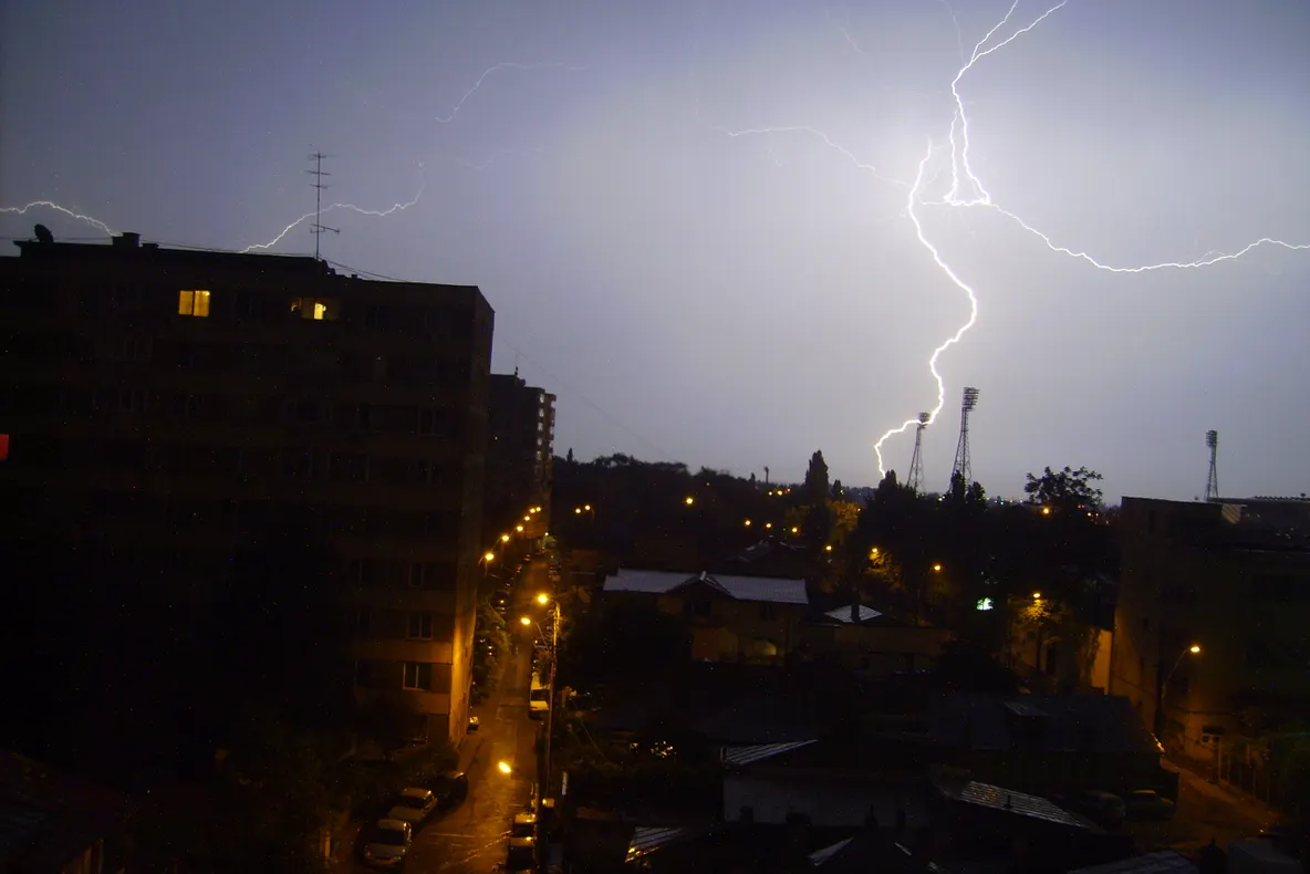 Fulgere în sectorul 6 al Capitalei
