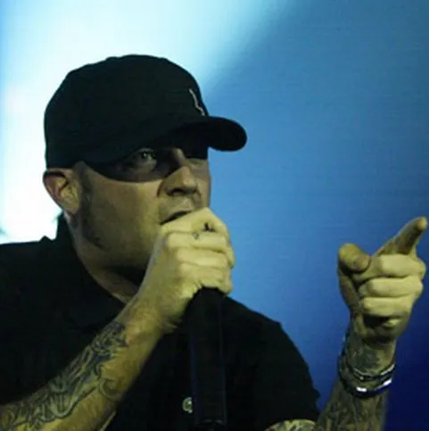 Membrii trupei Limp Bizkit vor bere românească
