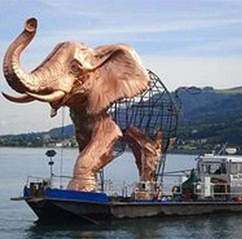 Statuia unui elefant de 2,5 tone, creată pentru o punere în scenă extravagantă a operei Aida de Verdi