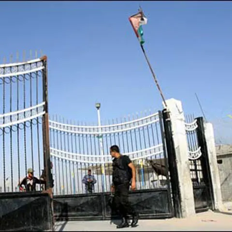 MAE atrage atenţia românilor din Fâşia Gaza că trecerea spre Egipt se face prin Rafah