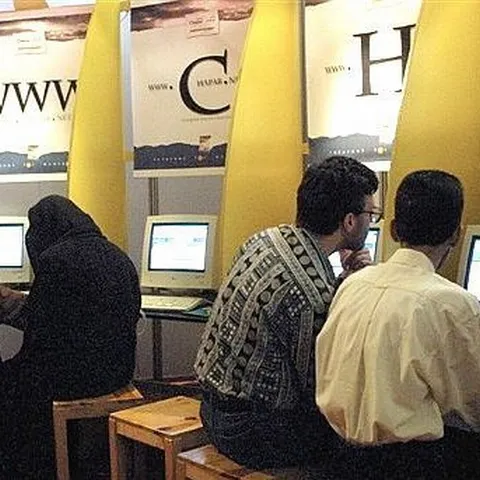 Iranul ar folosi tehnologii vândute de Occident pentru identificarea pe internet a opozanţilor